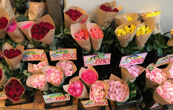 バラ 10本束各色 880円