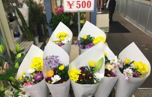 1束500円の花束、安い！